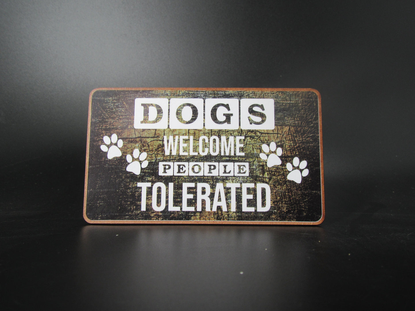 Magnet – Dogs welcome people tolerated Mooshimoo
