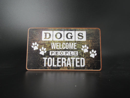 Magnet – Dogs welcome people tolerated